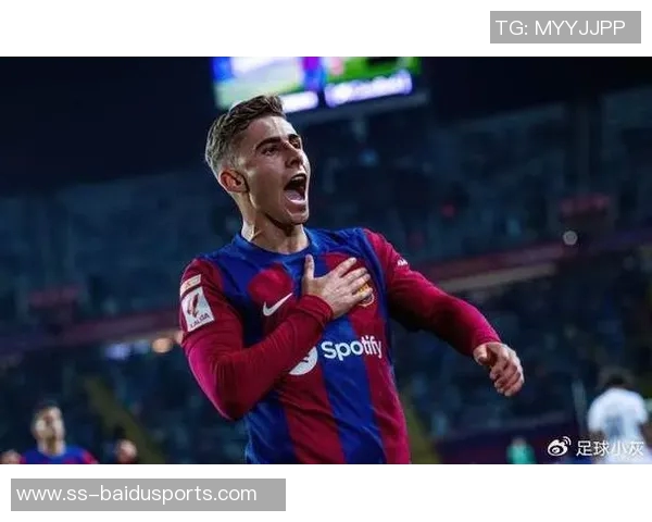 表忠心，费尔明进球后做出“留下”的手势并亲吻队徽